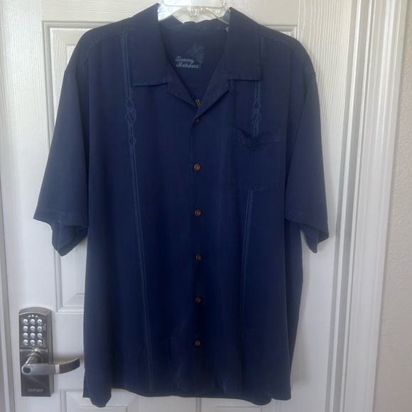 Tommy Bahama shirt - Picture 2 of 4